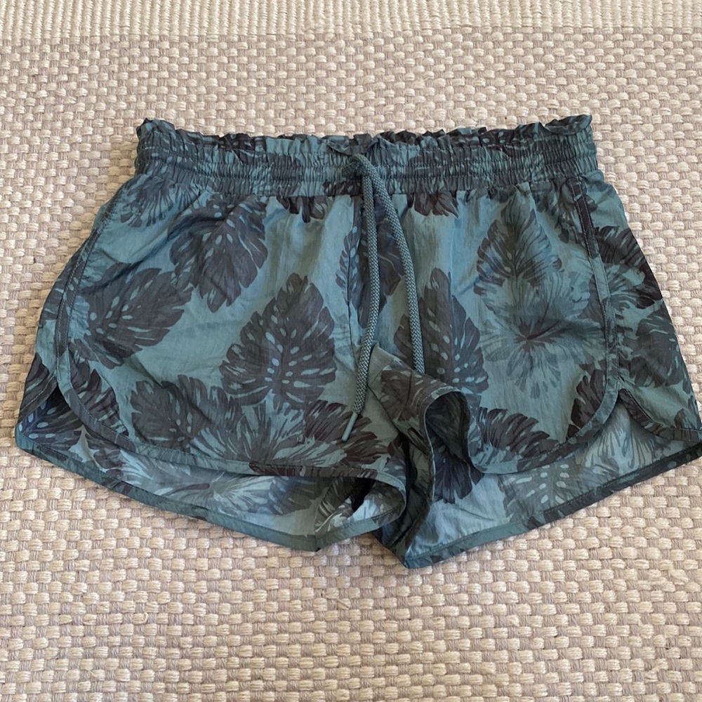 Aerie Palm Print Active Shorts